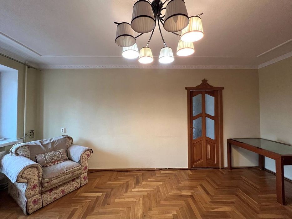 Продаж 3к квартири з якісним ремонтом неподалік центру міста