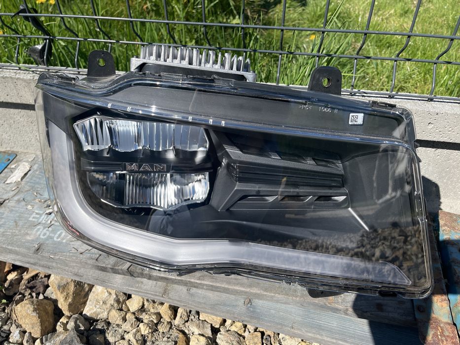 Lampa Reflektor przedni full LED do MAN TGX TGS TGL