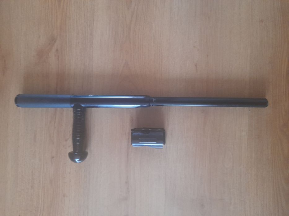 Pałka policyjna baton.