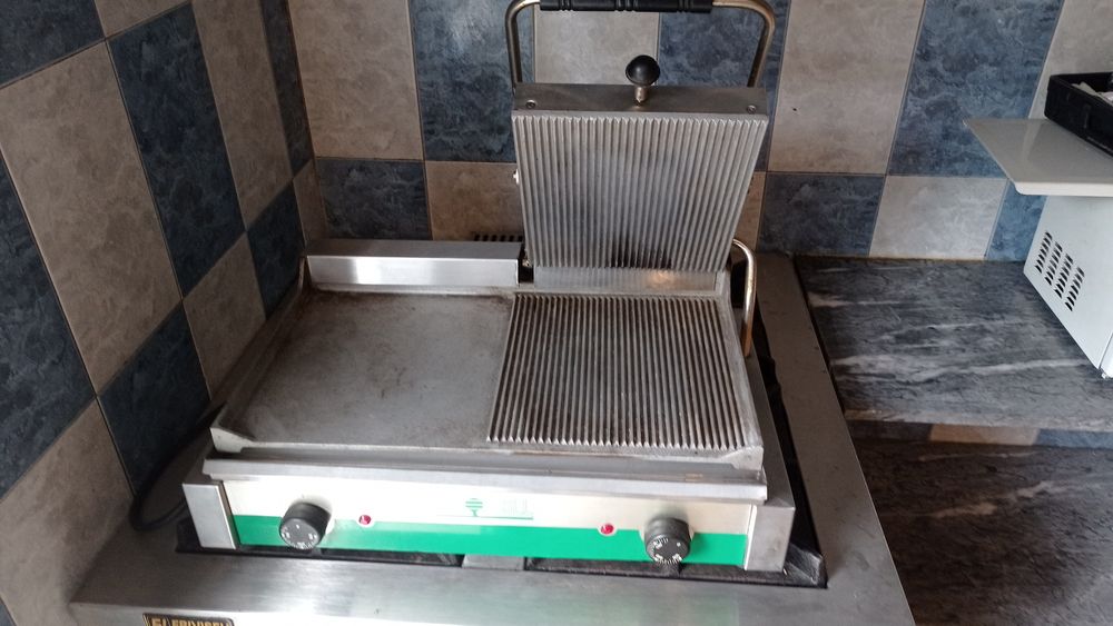 Vendo fogão endostrial 1200€de