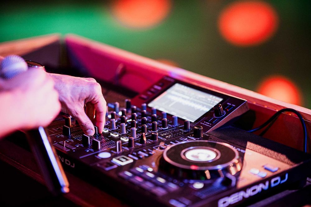 DJ / Wodzirej na Twoją imprezę | Wesele | Oprawa muzyczna z klasą