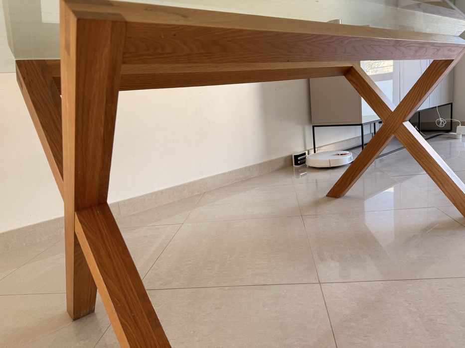 Mesa de Jantar em Vidro Temperado e Base em Carvalho (Design Escandinavo)