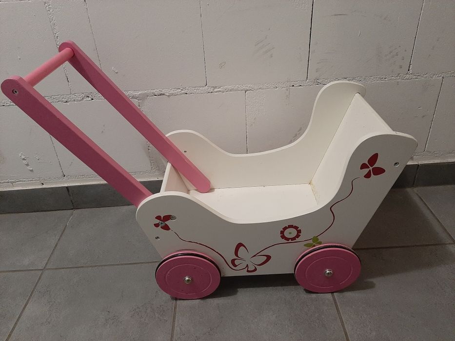 Drewniany biały wózek