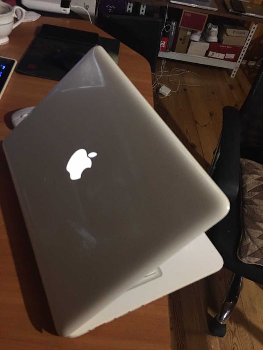 MacBook 13", 4 Gb 320 Gb Батарея 2,5 г. Комплект. Безпроблемний
