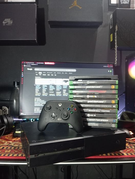 Sprzedam Xbox one + pad + 8 gier