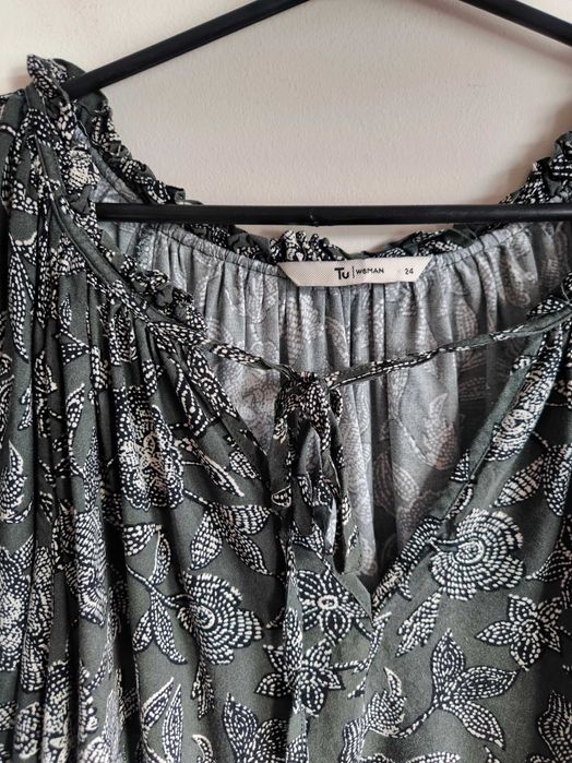 Piękna, luźna bluzka marki TU Woman w rozmiarze 6XL/52. 100% wiskoza