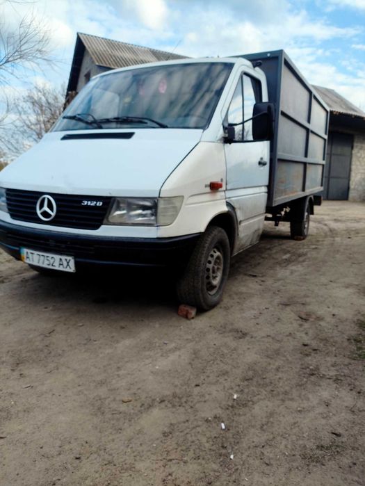 Автомобіль Mercedes 312