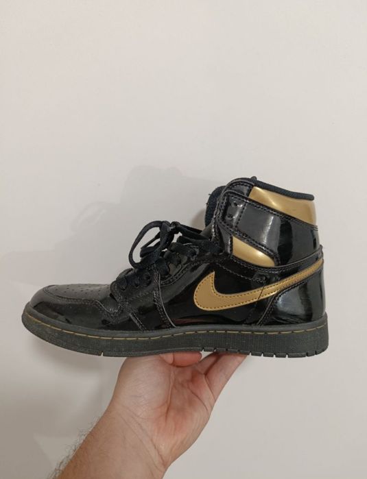 Nike Jordan 1 Metallic Gold