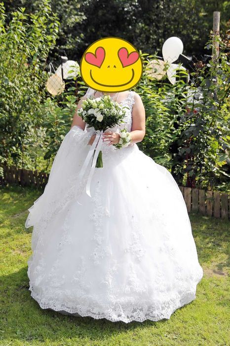 Suknia ślubna z trenem