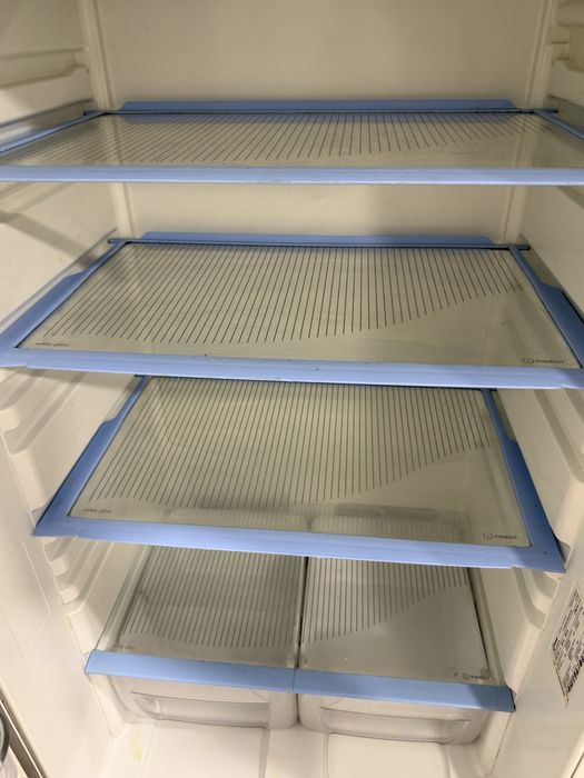 Холодильник Indesit