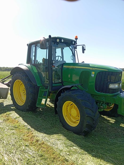 John Deere 6520 .