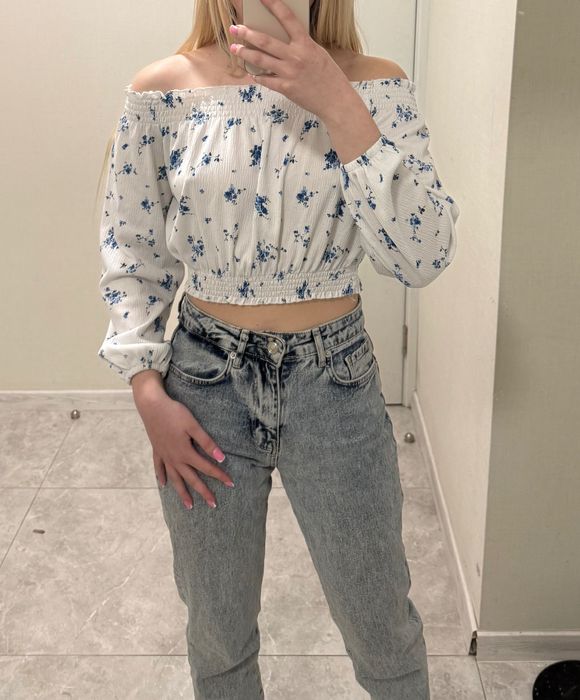 Топ з квітковим принтом