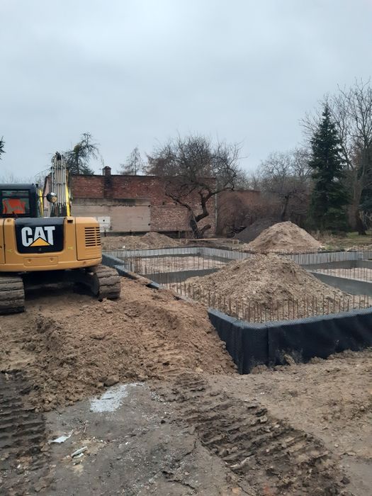 Piach zasypkowy Piasek zasypowy do zagęszczenia fundamenty Koparka