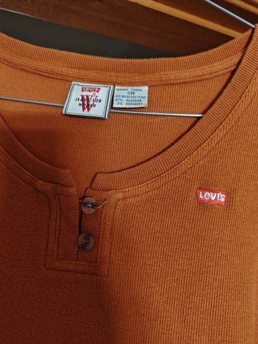 Pack 2 Peças de Marca: T-Shirt Dolce & Gabbana + Body Levi’s (Tam. S)