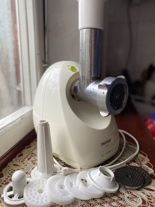 Продам электромясорубку Zelmer Diana 1400 W 886.5