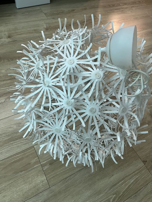 Lampa IKEA kula biała