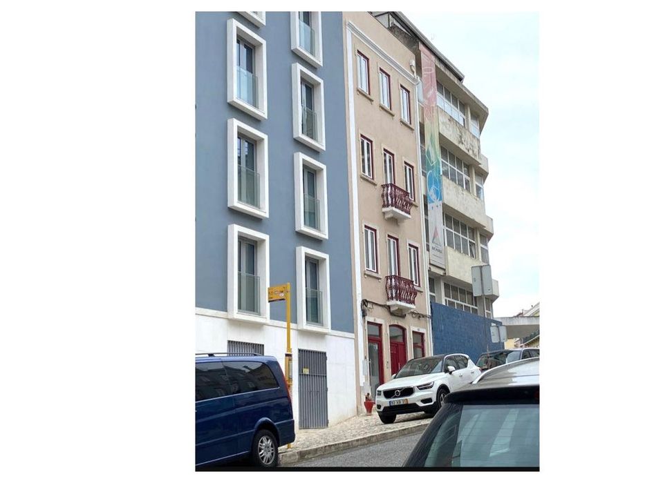 T2 renovado e equipado 77m2+ Terraço privativo 34 m² | 2 wcs | Vista Parcial Rio | exposição solar em duas frentes | Alcântara.