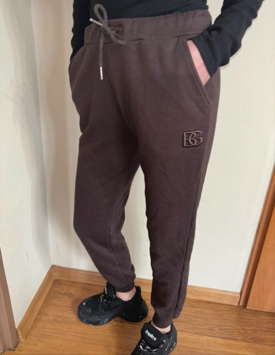 Spodnie bawełniane dresy brandenburg s m L brązowe czekolada