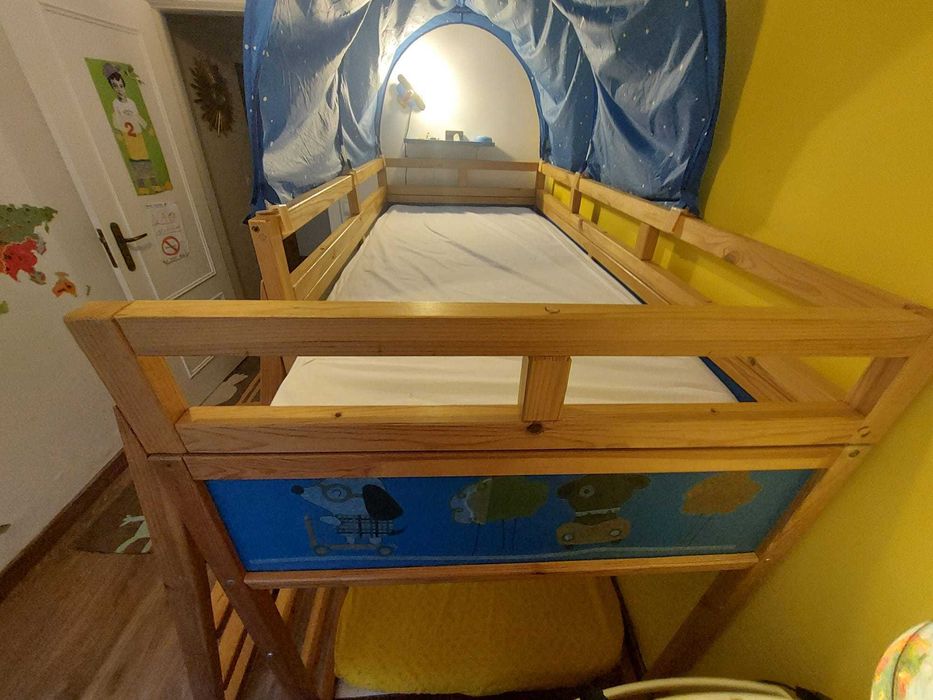 Kura cama beliche com estrado de baixo e dossel
Cama IKEA reversível K