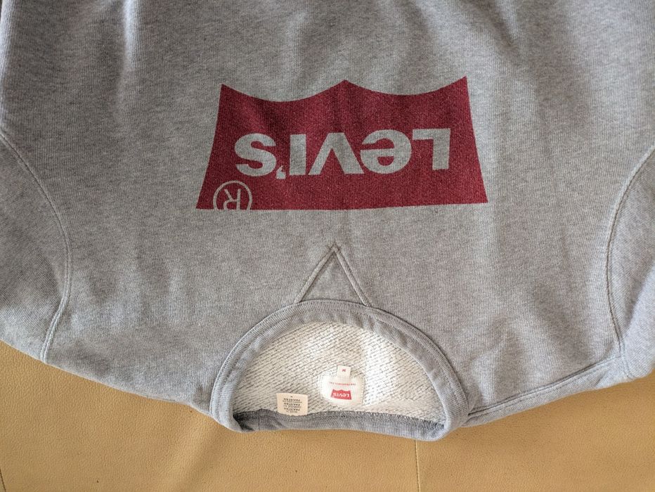 Bluza "Levi's", rozmiar M, stan bdb, szarą. Polecam. Pozdrawiam.