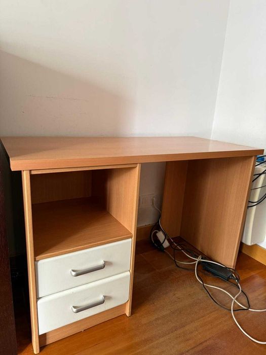 Secretária de madeira