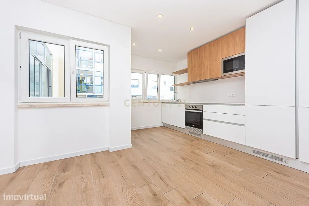 Apartamento T2 Remodelado em Setúbal — São Sebastião, Setúbal