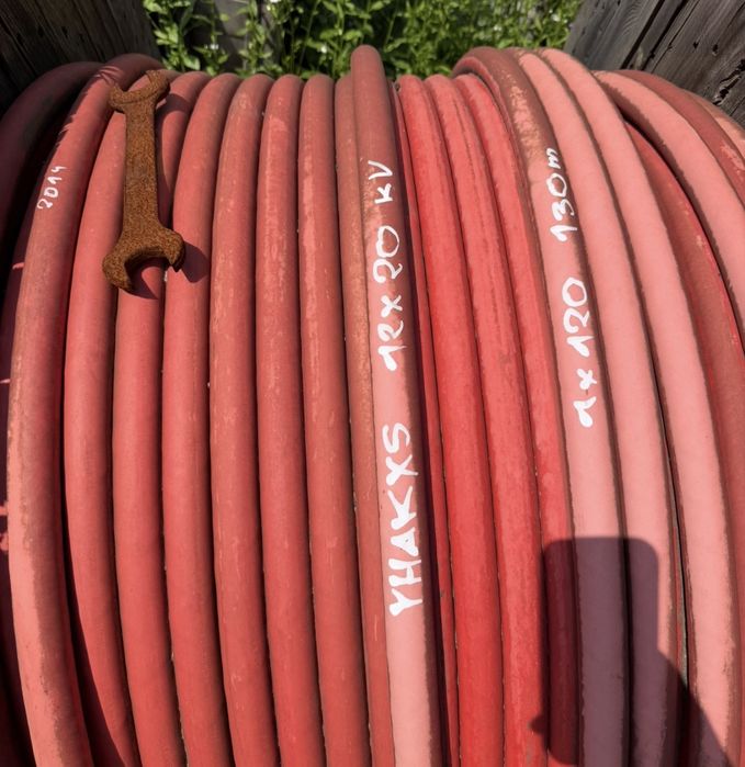 kabel YHKXS 1×120 mm² 20 kV o długości 130 m,