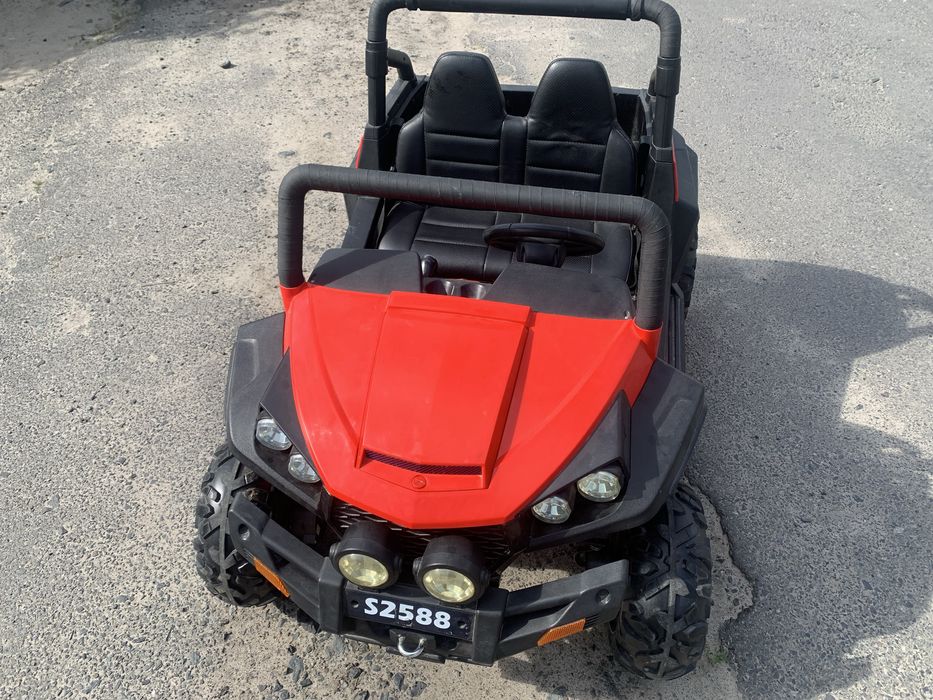 Дитячий електромобіль