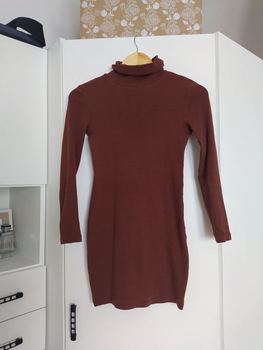 Brązowa zimowa sukienka