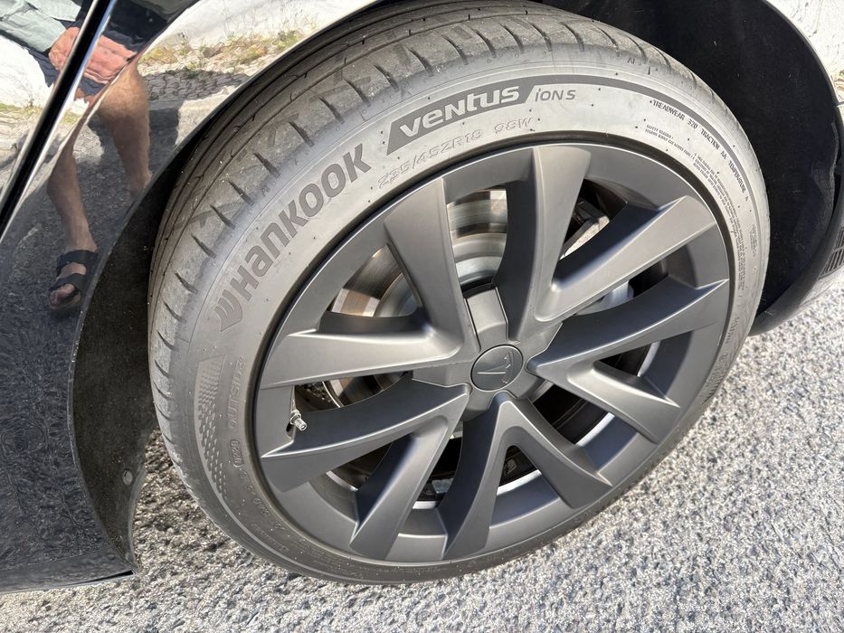 Tesla Model 3 LR com suspensão Highland