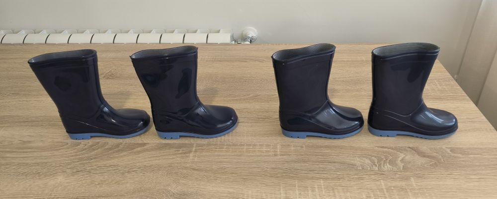 2 Pares de Galochas Cor Azul - Menino - Tamanho 26 ( 5€ cada par)