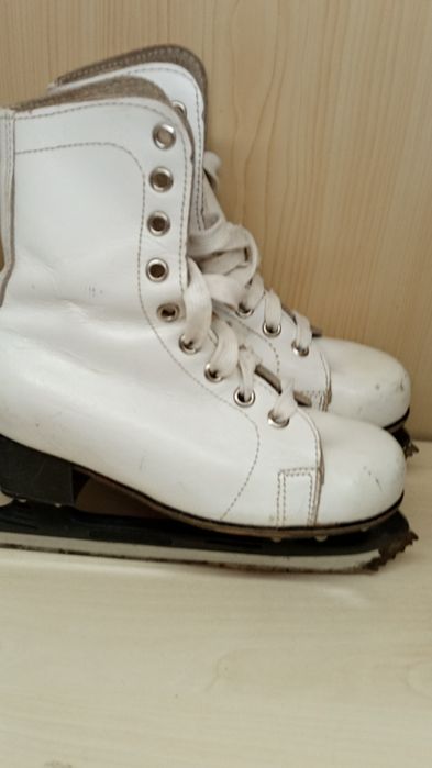 Коньки 27 и 28 р. Кожа.