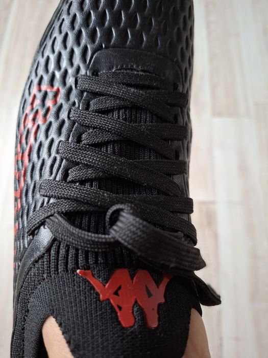 Buty halowe Kappa roz. 42 czarno-czerwone, stan idealny