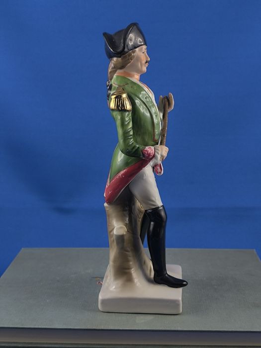 Żołnierz z epoki napoleońskiej #porcelana #dekoracja #ozdoba