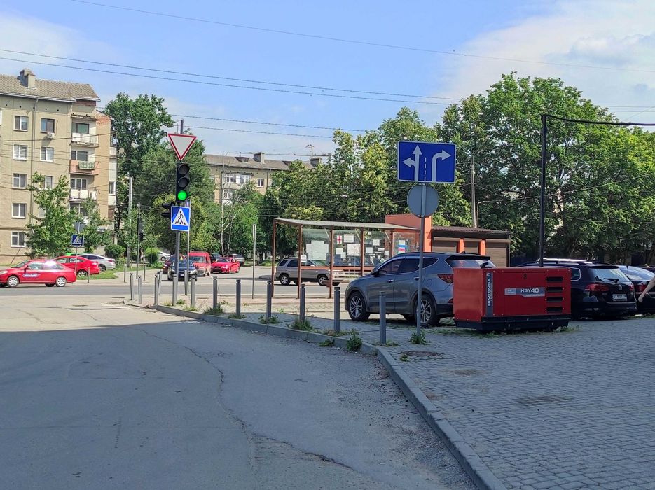 Продається комерційне приміщення по вул. Довженка, 21 Б