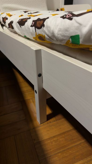 Cama de criança com acessórios