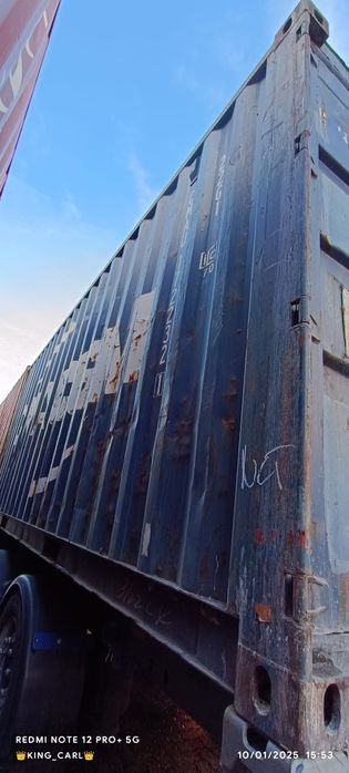 Contentores usados e novos