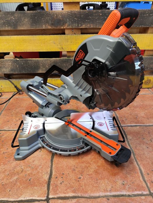 Пила торцовочная сетевая BLACK+DECKER BES701/216мм/с протяжкой/XPS|Га2