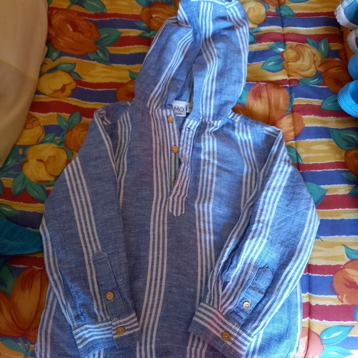 Roupa e sapatos criança entre os 3 e cinco anos