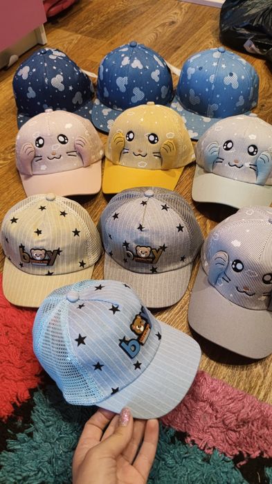 Кепки, панамки, бейсболки різні. Кепка ,хлопчик, дівчинка