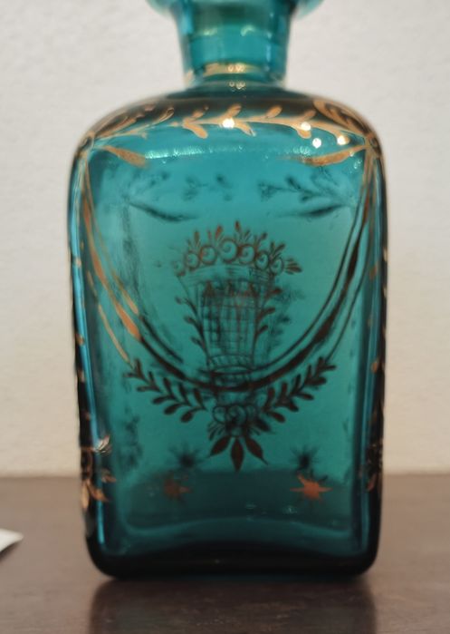 Decantador antigo azul-turquesa pintado à mão