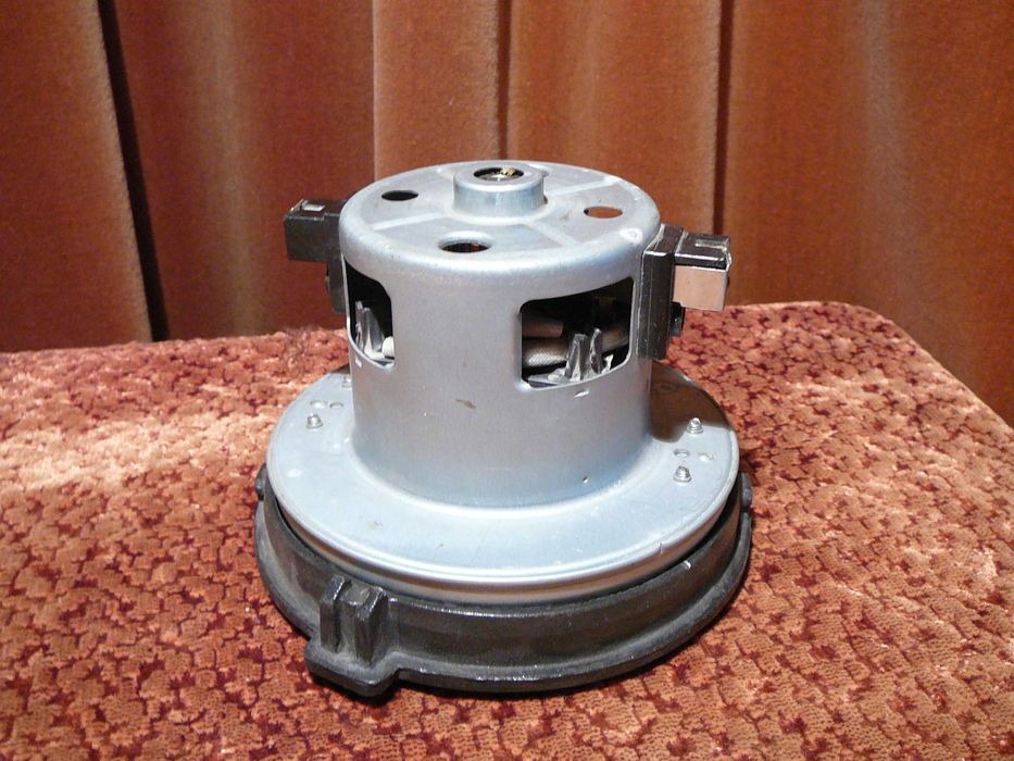 Мотор для пылесоса. Рабочий.