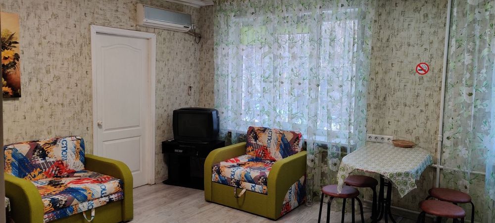 2-комнатная с хорошим ремонтом метро Дружбы Народов 100 м.