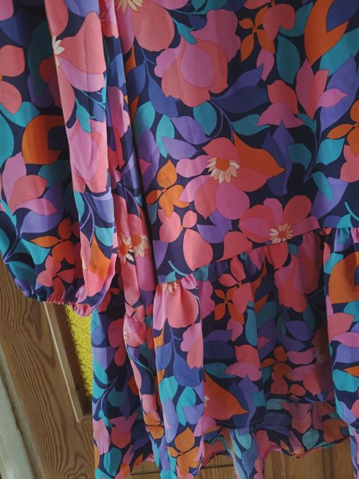 Śliczna damska sukienka