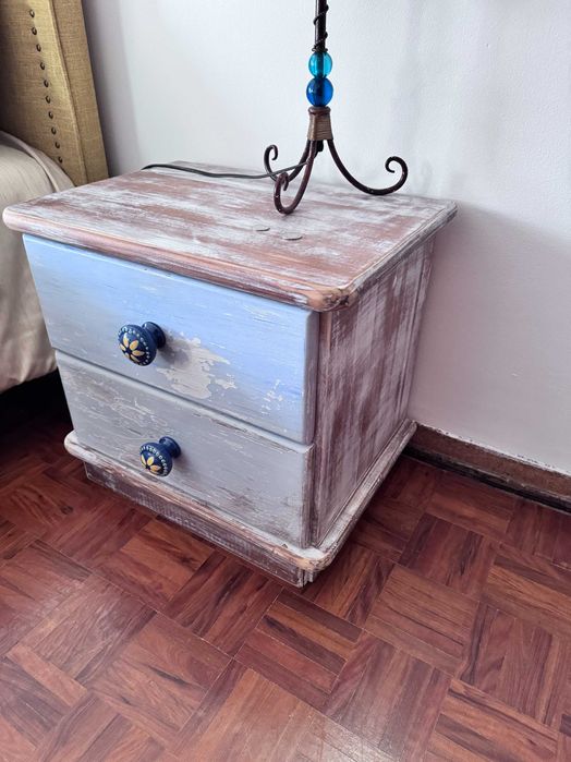 Cómoda e Mesa de Cabeceira