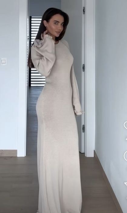 Плаття вязане з голою спинкою