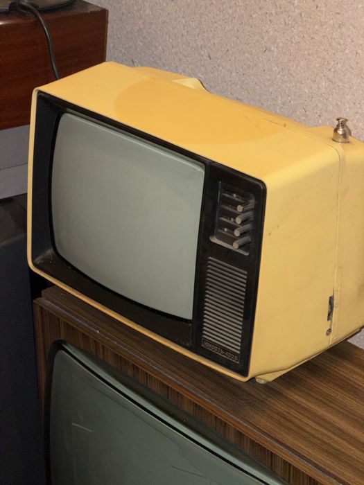 Retro telewizor prl