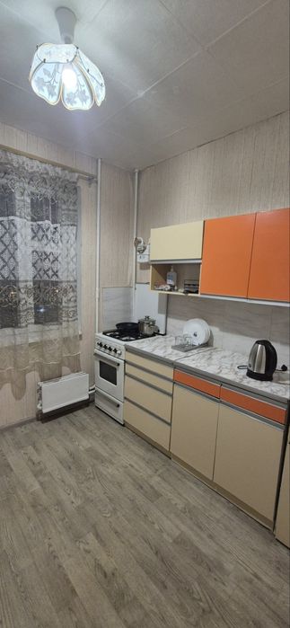 Сдам посуточно 1 квартиру бабурка,  5 больница детская. Новгородская