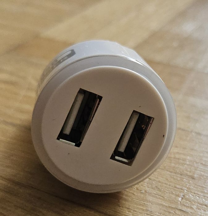 Ładowarka samochodowa USB