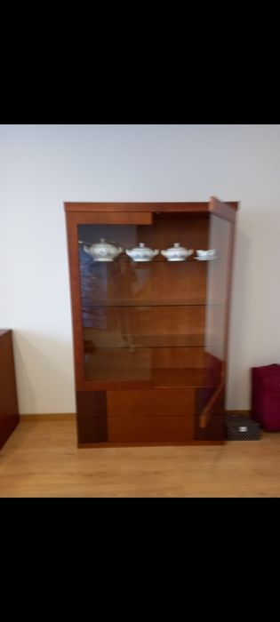 Vitrine de sala em cerejeira